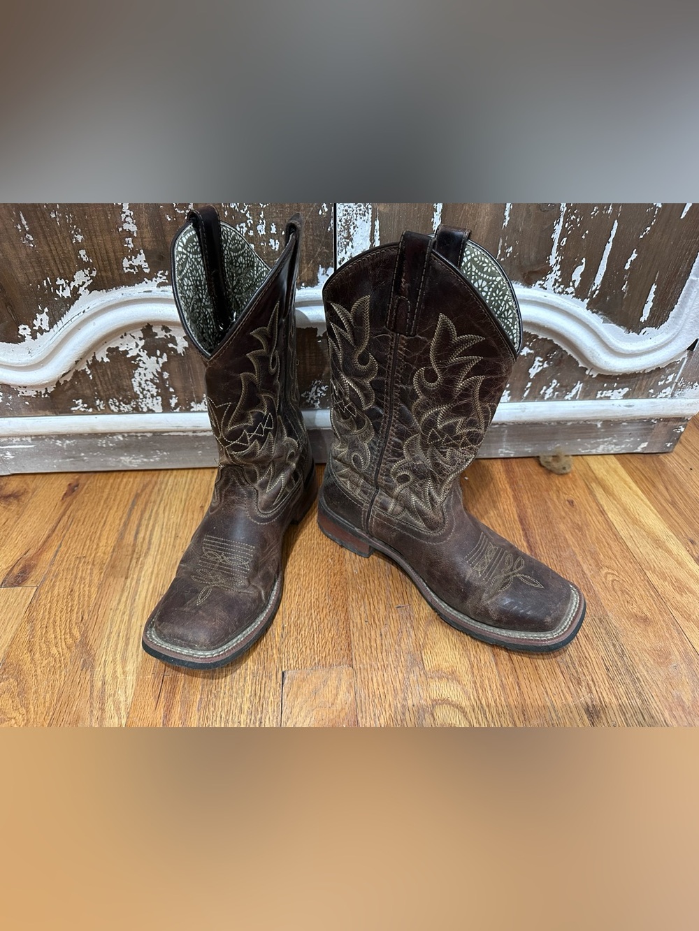 Ladies 6 1/2 Laredo Western Cowboy Boots